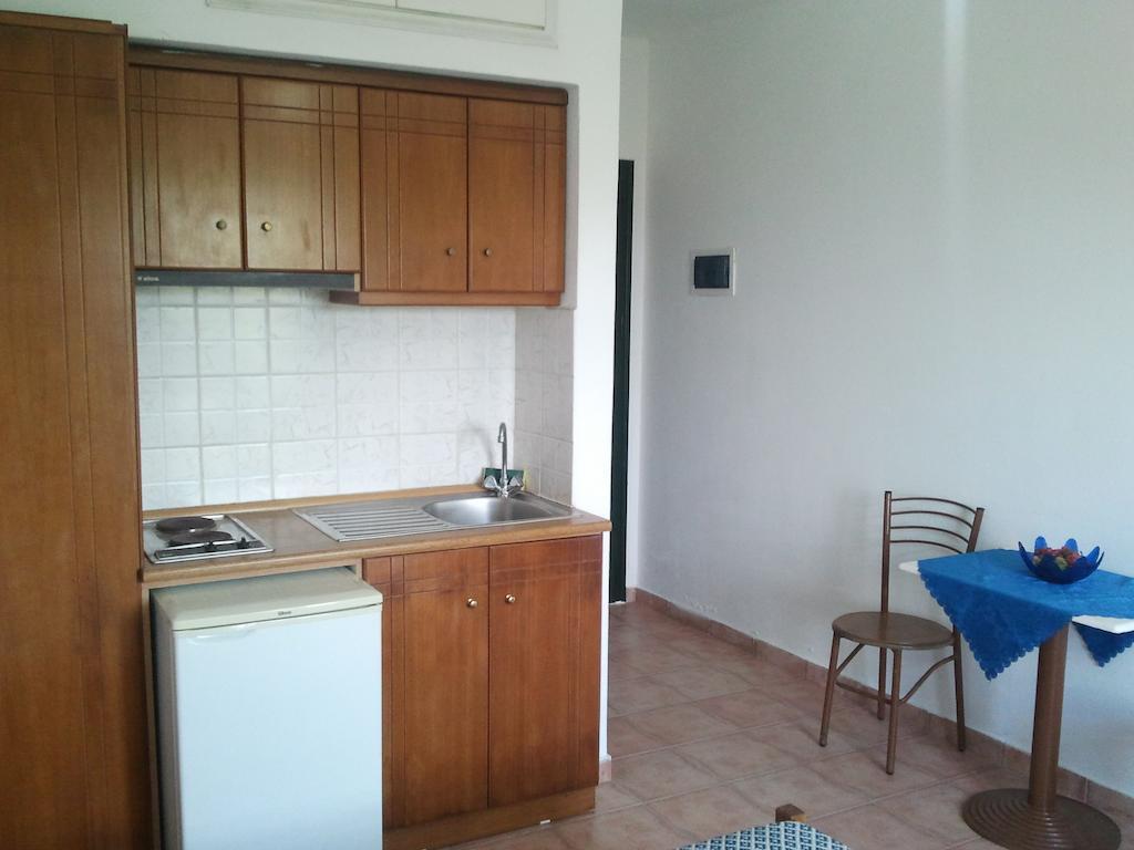 Dionisis Studios Város Zimmer foto